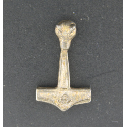 Wolf's Head hammer with Othal Rune